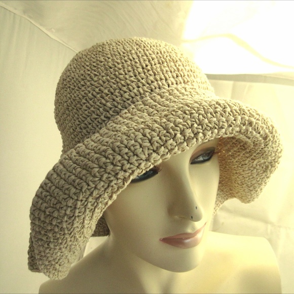 tan beach hat
